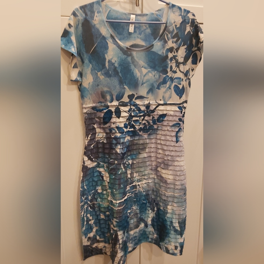 Cubism cap sleeved dress